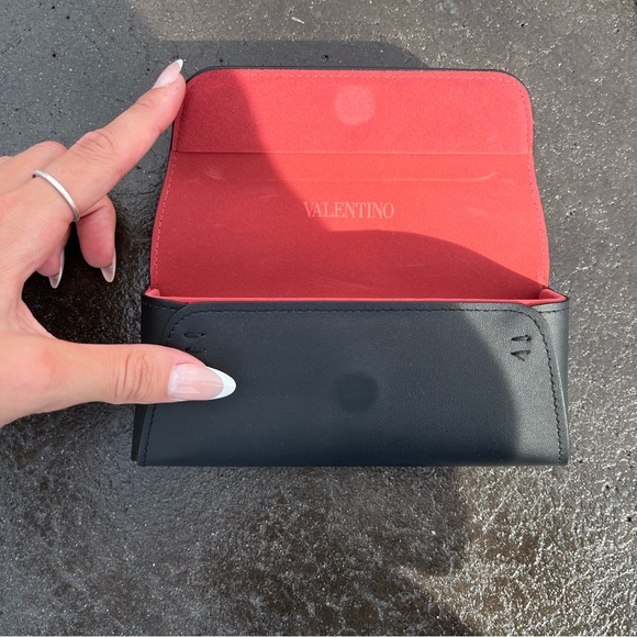 Authentic VALENTINO Rockstud Sunglasses women’s *like new* with original box - Picture 6 of 8